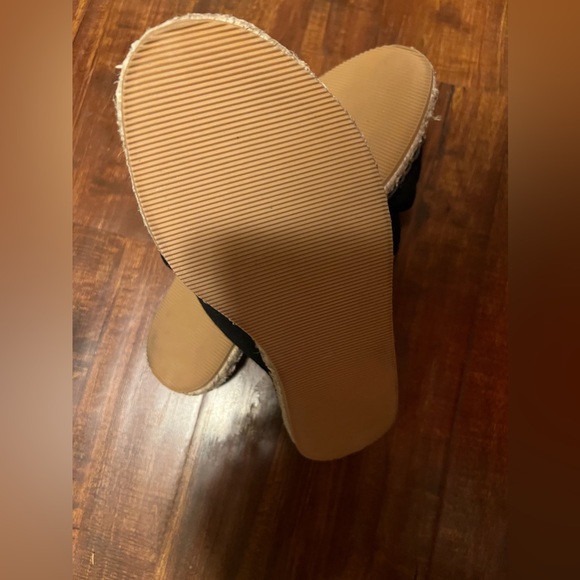 NWOT H & M Sandals - Picture 4 of 5